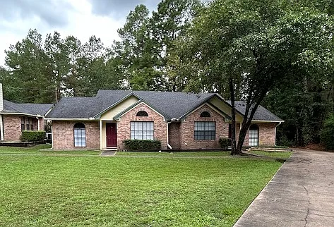 105 Carriage Dr #4