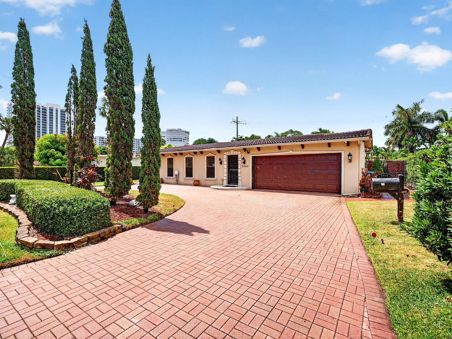 3 bed, 3.0 bath, 1832 sqft, $4,450 — Photo 3