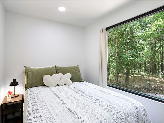 2nd image of 275 Fairview E