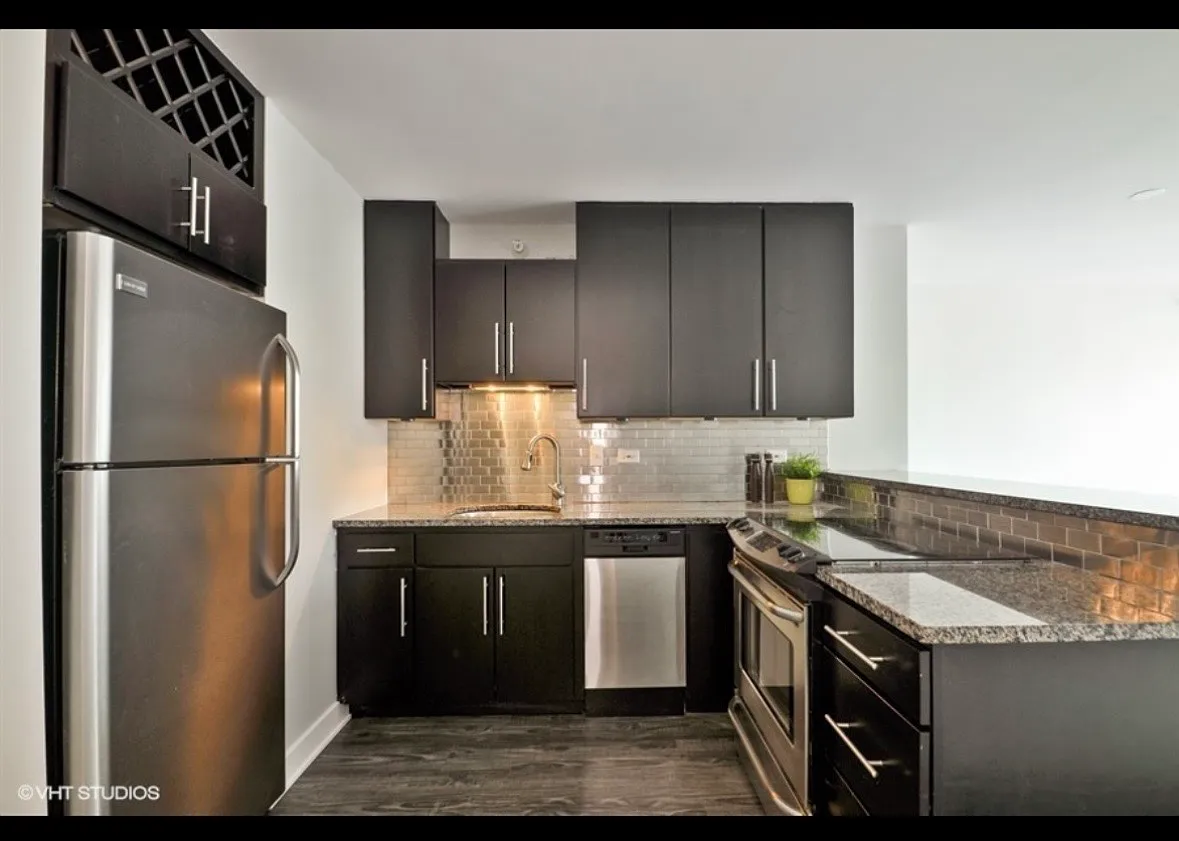 1 bed, 800 sqft, $2,600 — Photo 3