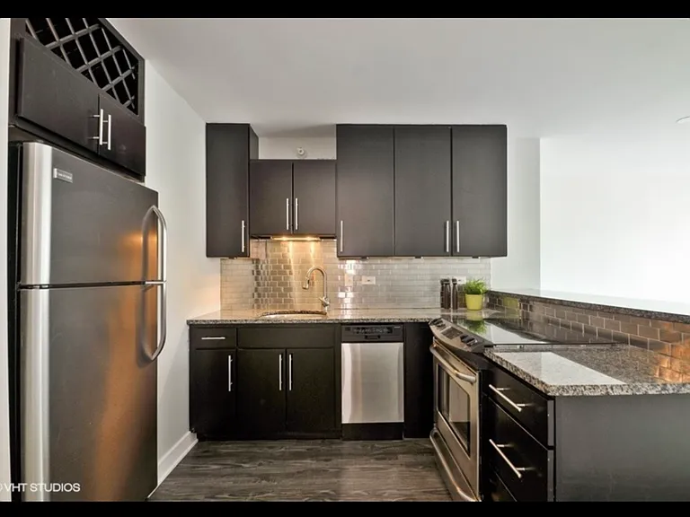 2 E Erie St #2214 — Photo 4