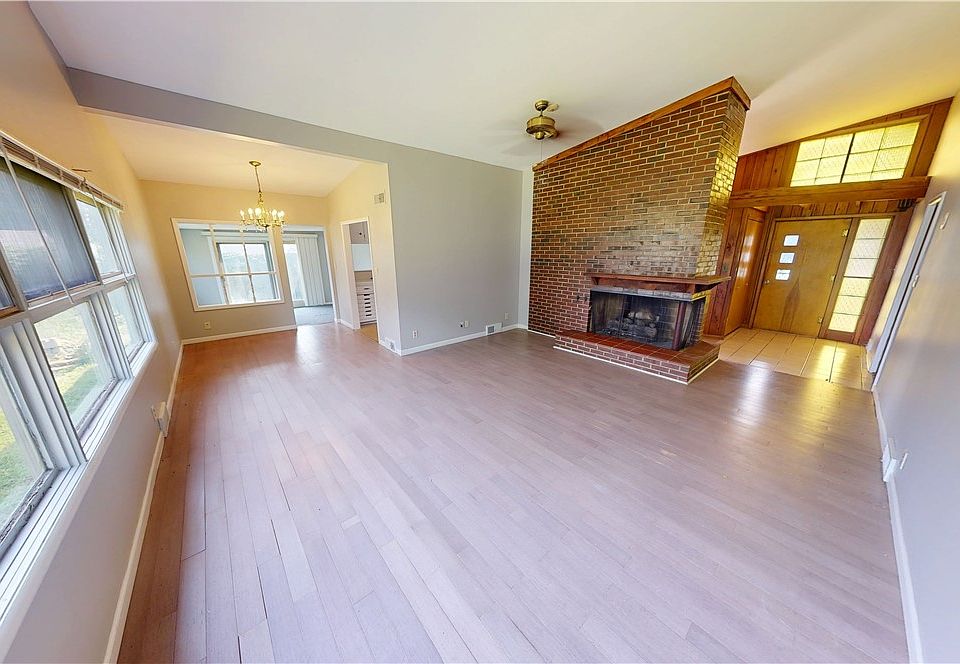 7th image of 1635 Robinson St