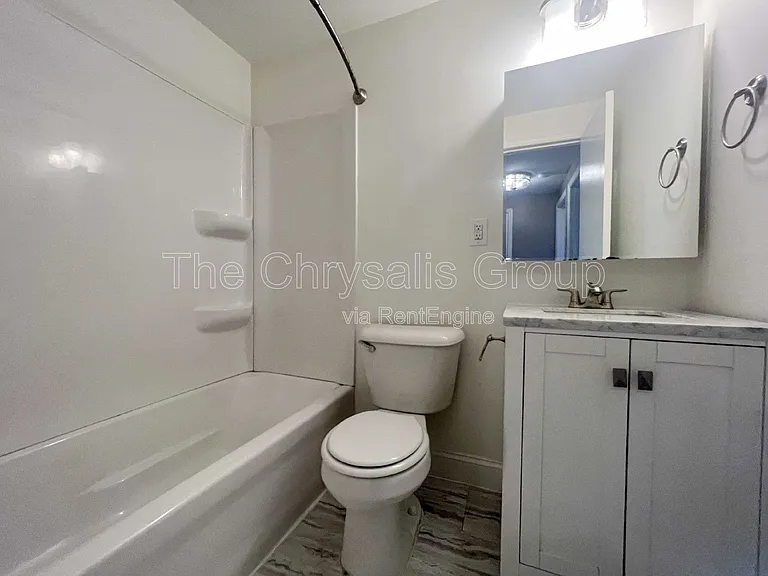 1444 State St #5 — Photo 3