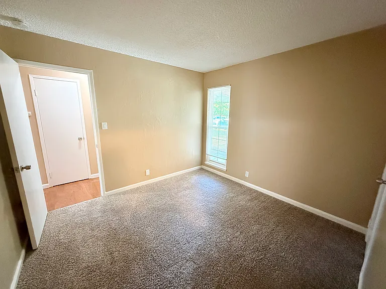 6881 Kettering Cir — Photo 16