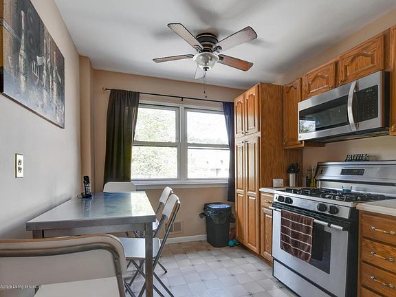 5th image of 19 Ashton Dr