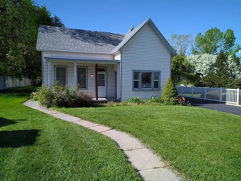 454 W 200 N — Photo 1