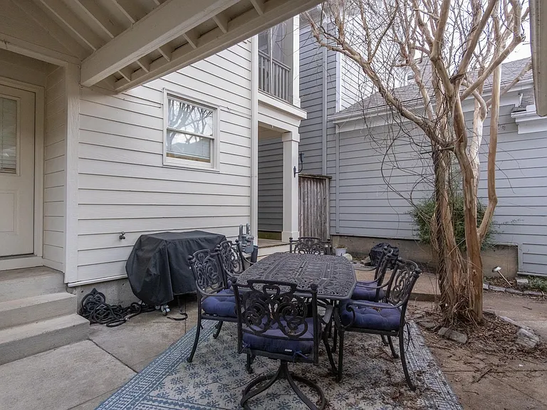525 Rienzi Dr — Photo 8