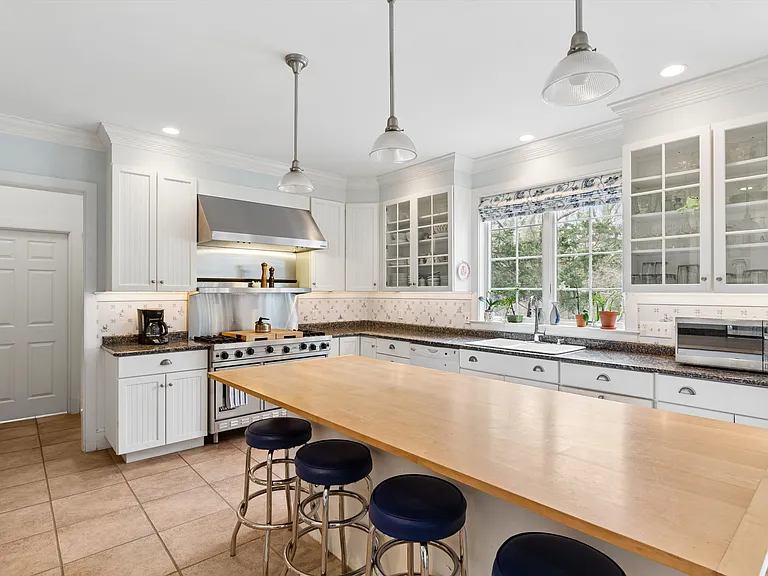 110 Greenleaf Ln — Photo 15