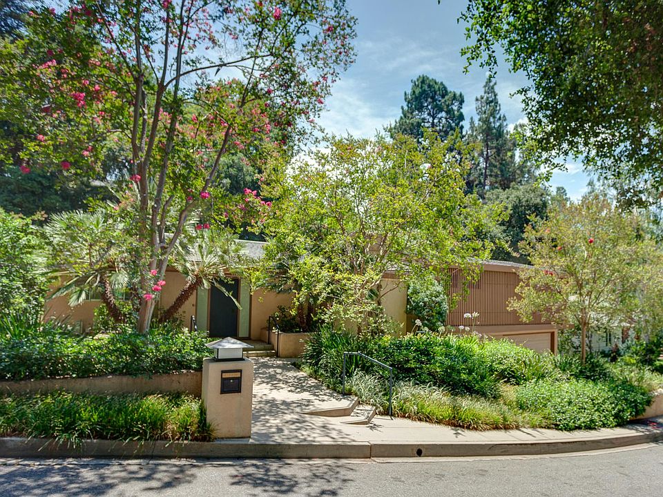 1040 Stoneridge streetview