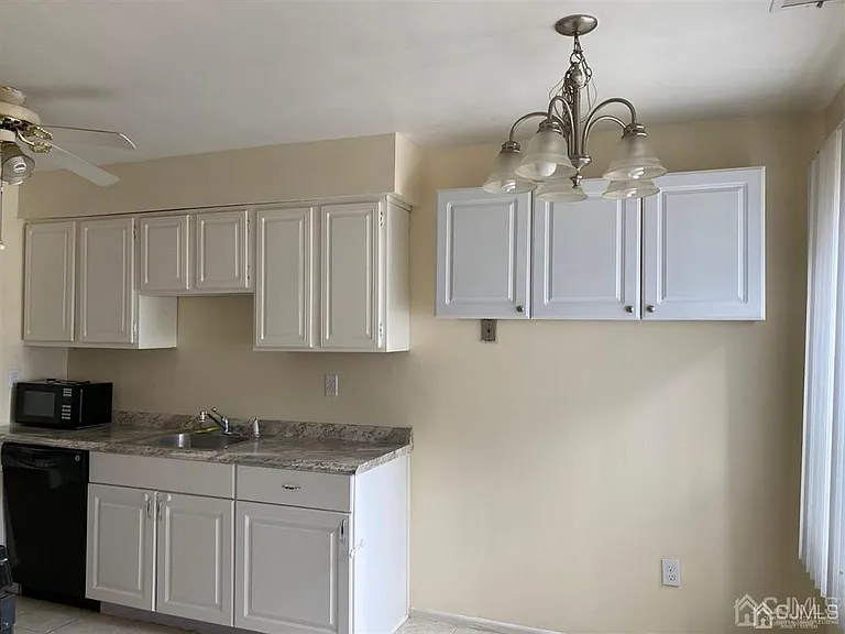 321 Sharon Garden Ct — Photo 6
