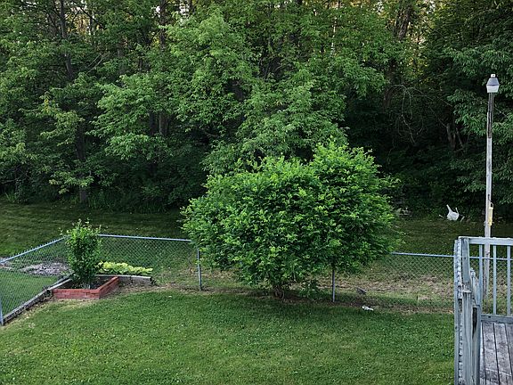 2nd image of 72 Close Hollow Dr