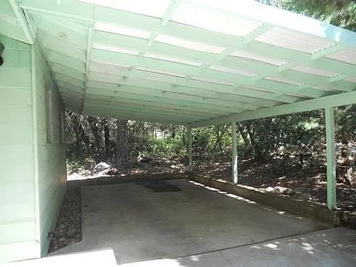 LOTS of space Newer Carpet! — Photo 3
