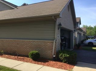 898 Wilshire Ln, Crete, IL 60417