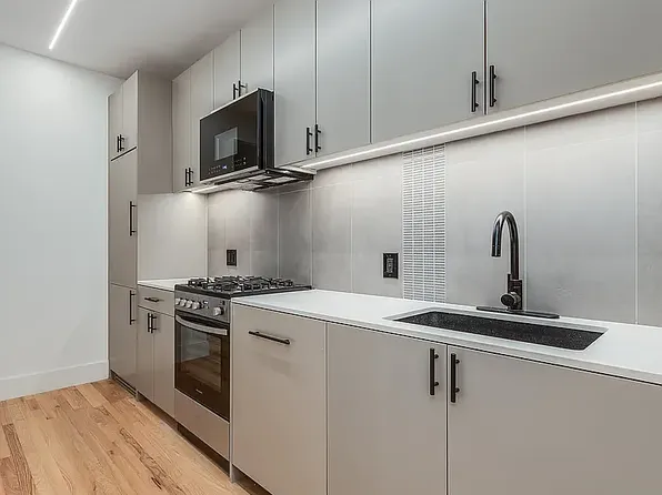 337 E 77th St APT 4A, New York, NY 10075