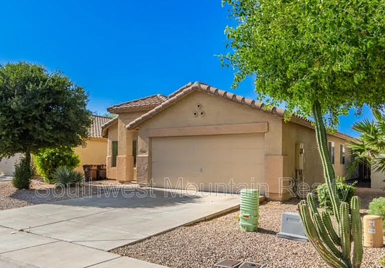 1140 W Oak Tree Ln — Photo 6
