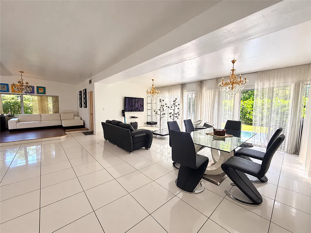 3 bed, 2.0 bath, 1864 sqft, $3,900 — Photo 3