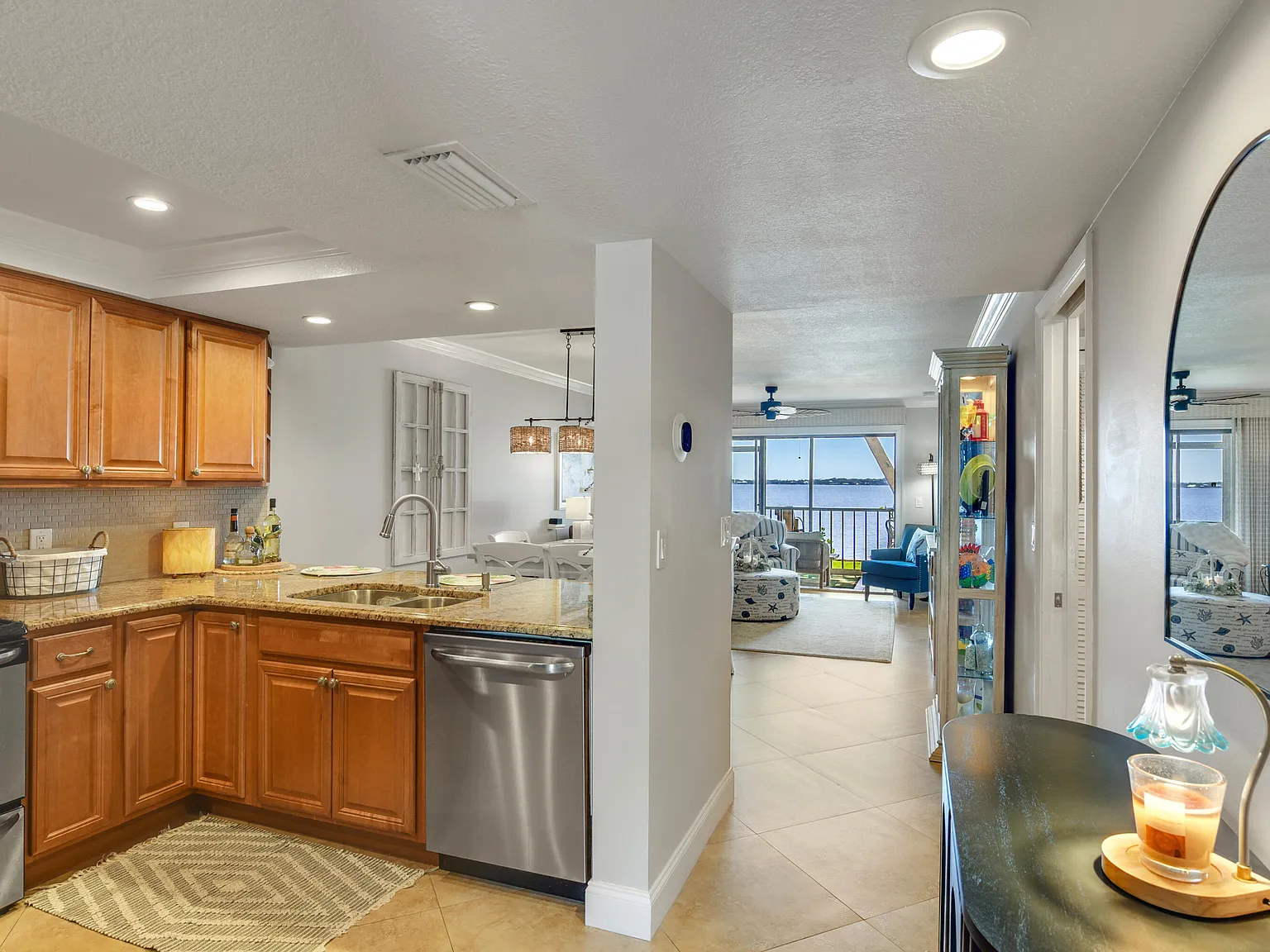 2 bed, 2.0 bath, 1032 sqft, $6,500 — Photo 4