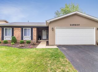 24W607 Springdale Dr, Naperville, IL