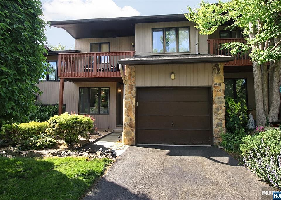 1st image of 7 Dogwood Ct