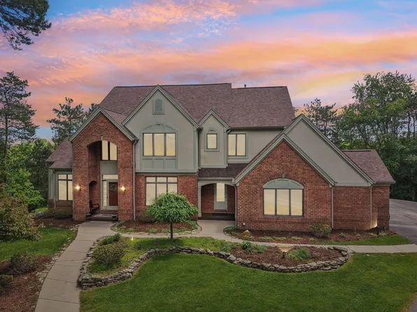 W8849 Deer Run Trl, Cambridge, WI 53523