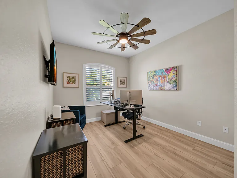 1358 Hedgewood Cir — Photo 11