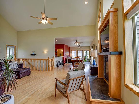 4th image of 1147 Hillebrand Dr