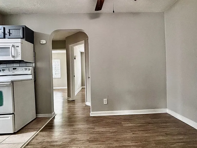 523 Hadley Avenue — Photo 6