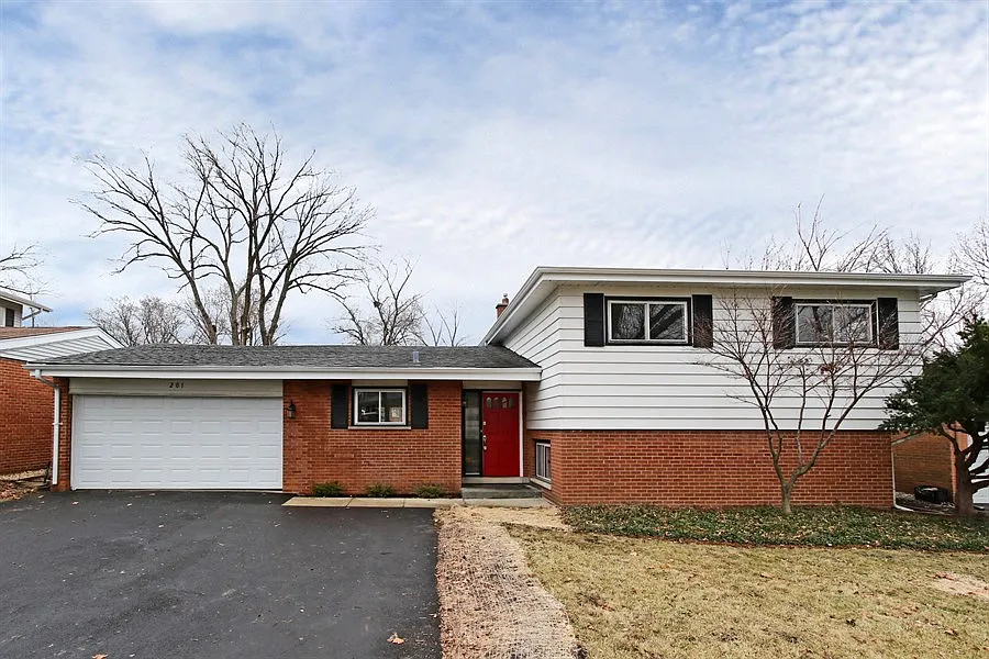 201 S Wilke Rd photo 1