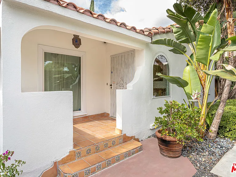 409 N Kilkea Dr — Photo 2