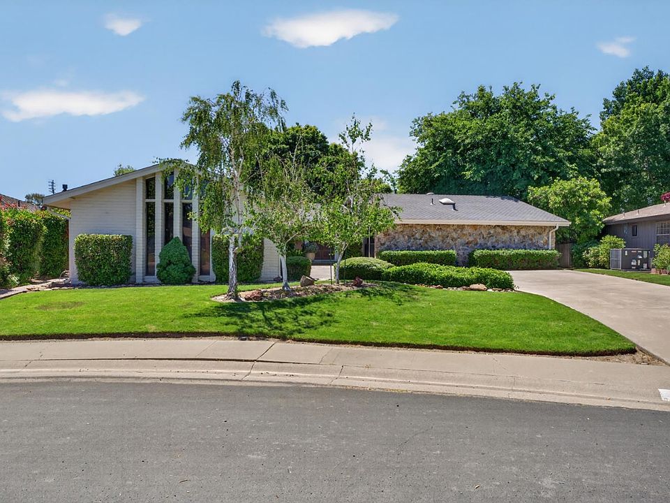 1st image of 115 Country Club Dr