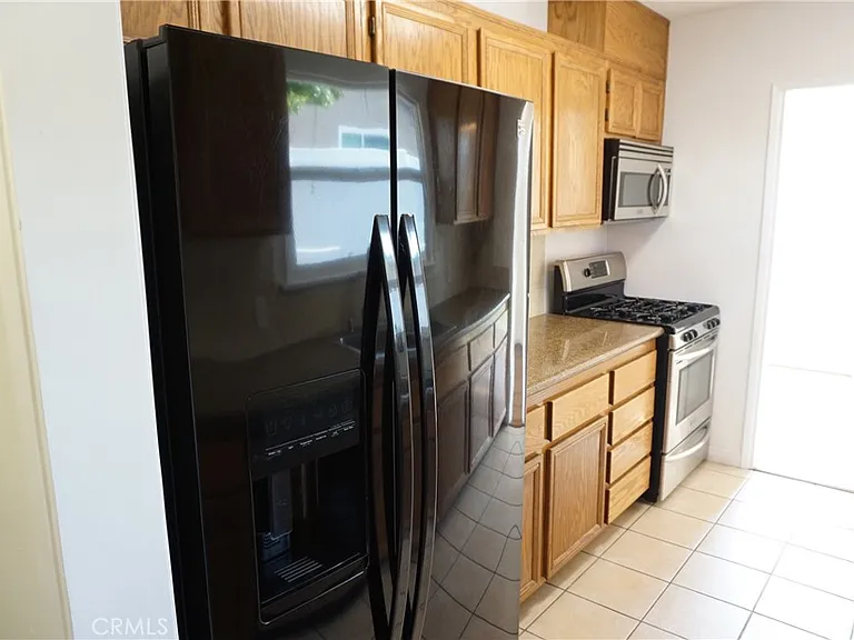 5540 Balboa Blvd — Photo 19