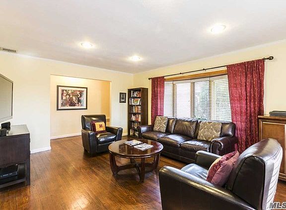 4th image of 5201 Douglaston Pkwy