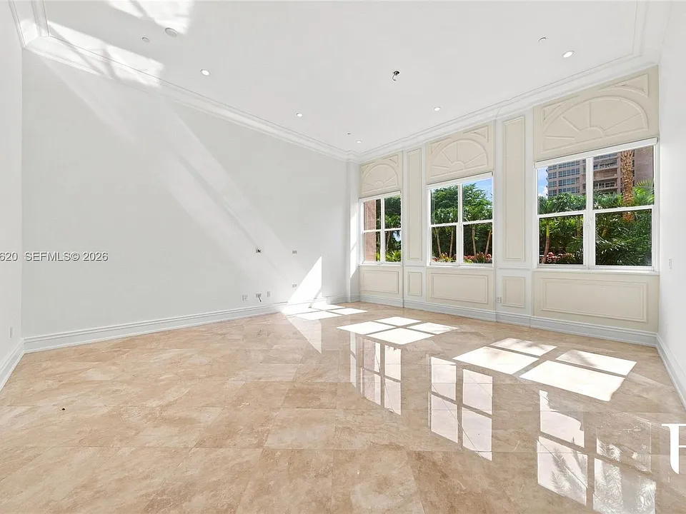 60 Edgewater Dr #EAST