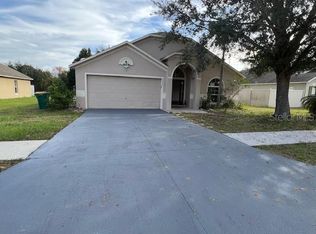 3949 Hillingdon Rd, Tavares, FL 32778