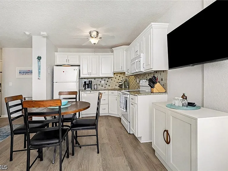 7330 Estero Blvd #906 — Photo 4