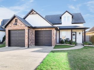 300 Whispering Meadows Rd, Broussard, LA 70518