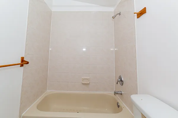 Rented by Century 21 American Homes | media 28