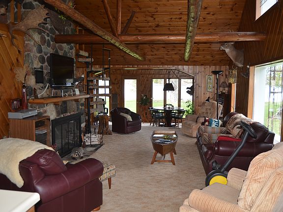 Living room w/Sun Room