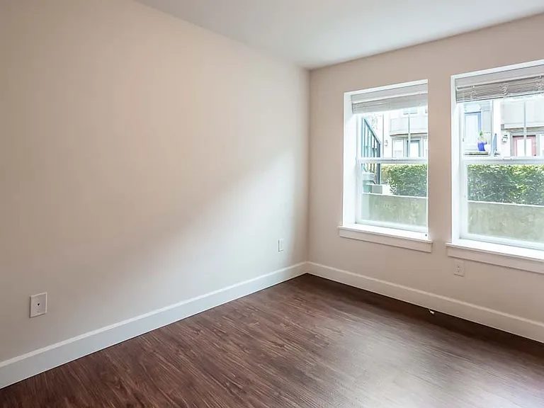 1371 Brooklyn Walk NE — Photo 16