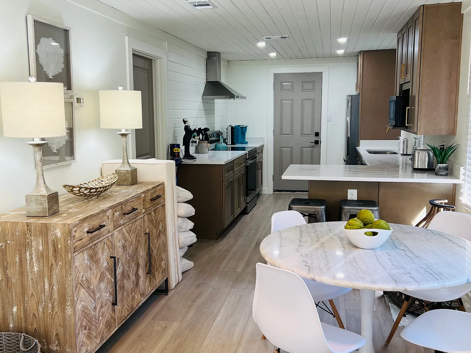 2 bed, 1070 sqft, $1,900 — Photo 4