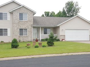 400 Durango Dr, Roberts, WI 54023