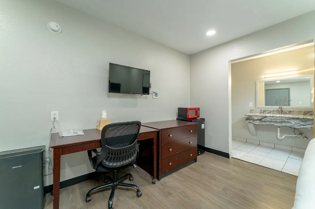 Studio, 300 sqft, $750 — Photo 4