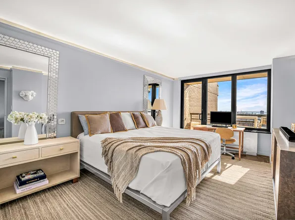 330 East 38th Street image 3 of 17