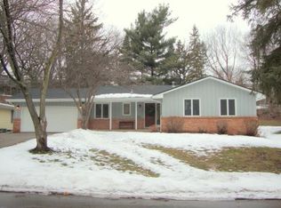 1722 Canyon Ln, New Brighton, MN 55112