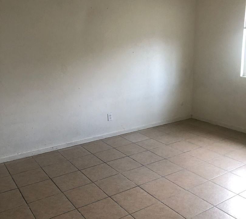 2nd image of 334 R St APT 4
