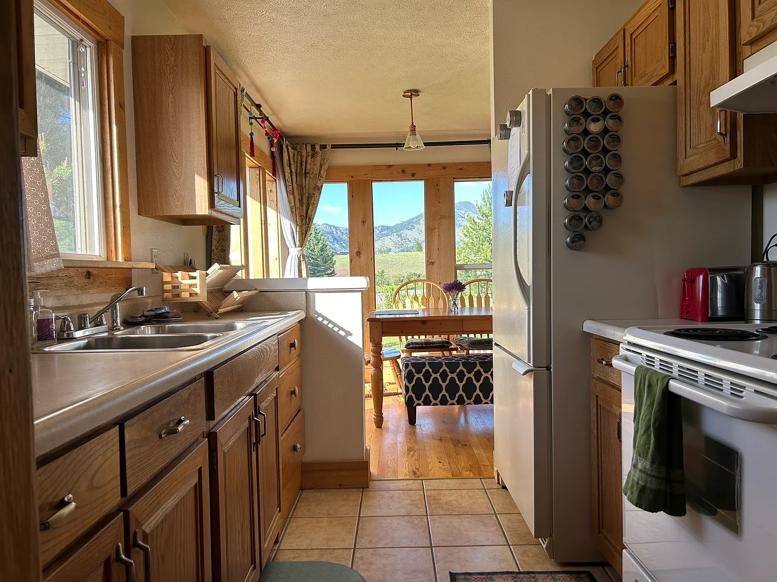 2 bed, 938 sqft, $2,500 — Photo 2