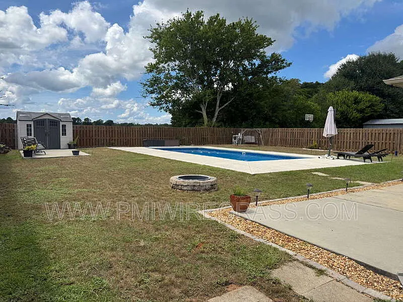 3 bed, 2.0 bath, 1709 sqft, $2,185 — Photo 3
