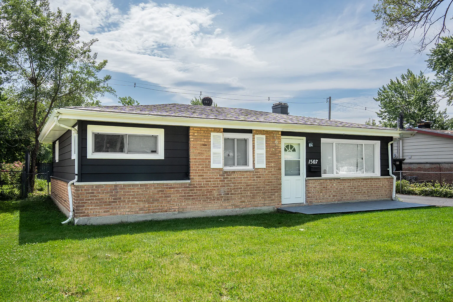 1507 Lincoln Pl photo 1