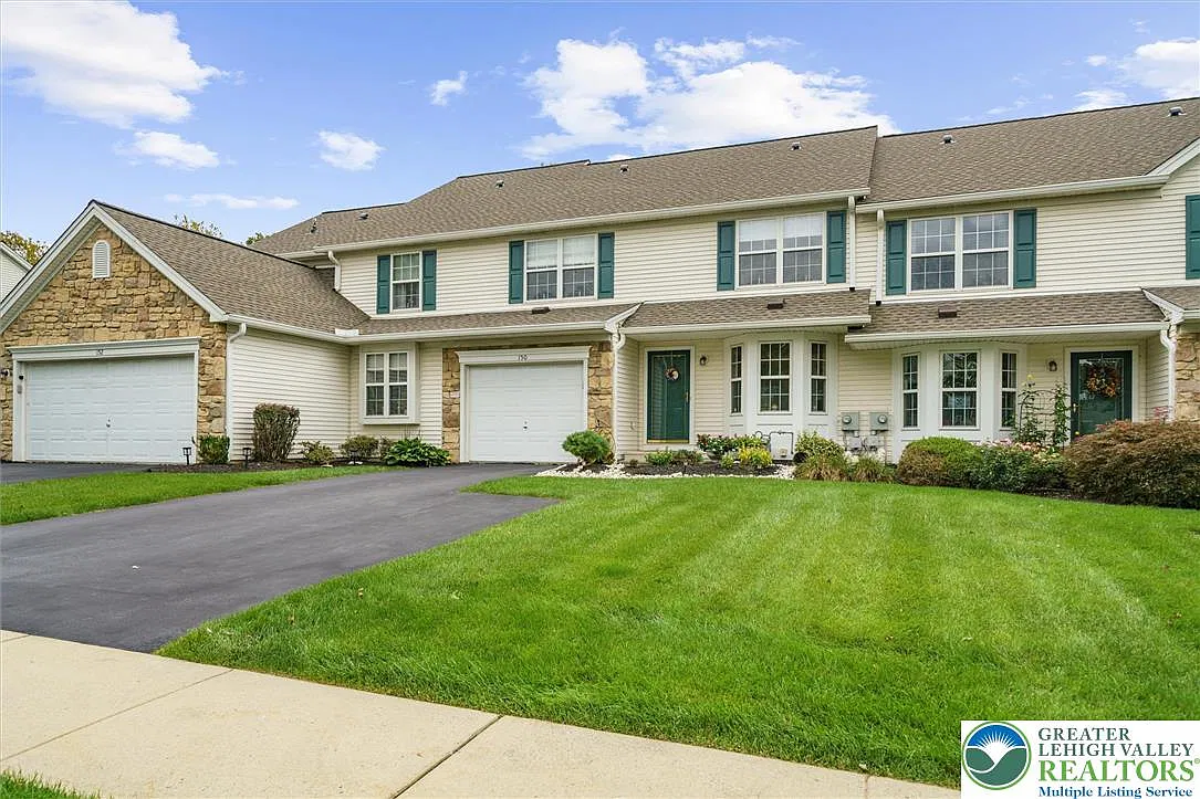 3 bed, 2.5 bath, 2034 sqft, $2,700 — Photo 2