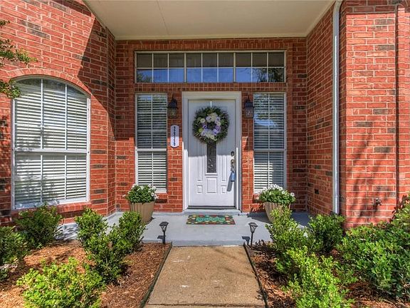 3rd image of 2926 Lake Valley Dr